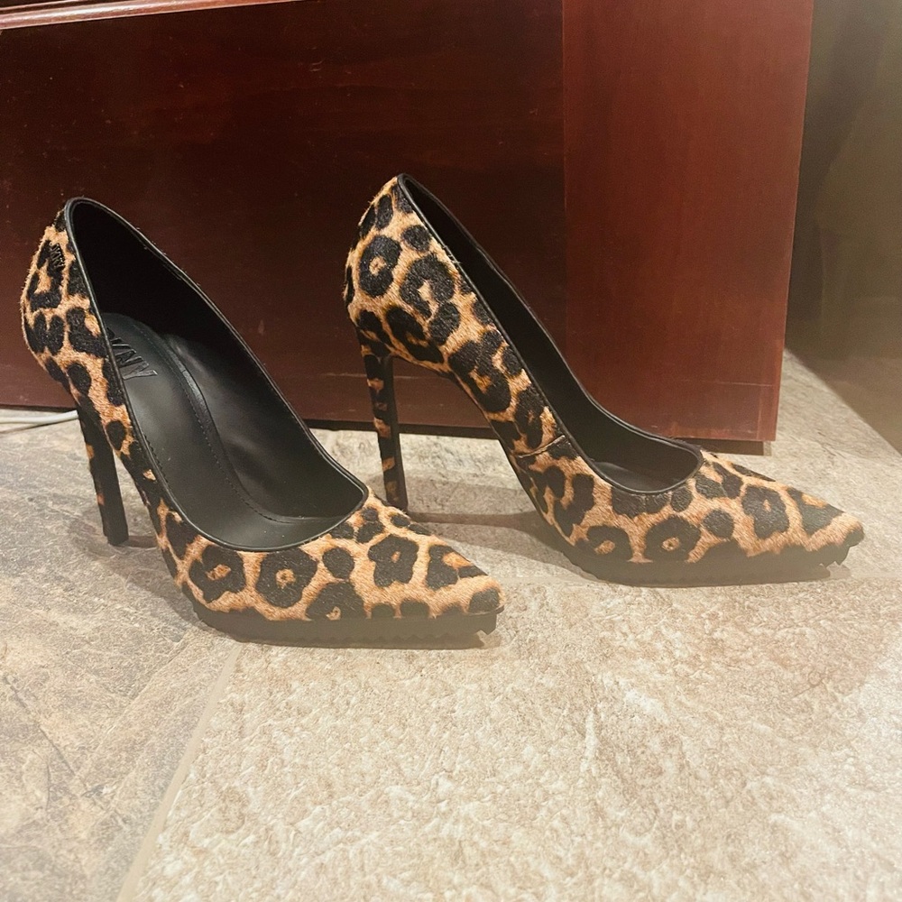 DKNY heels 👠